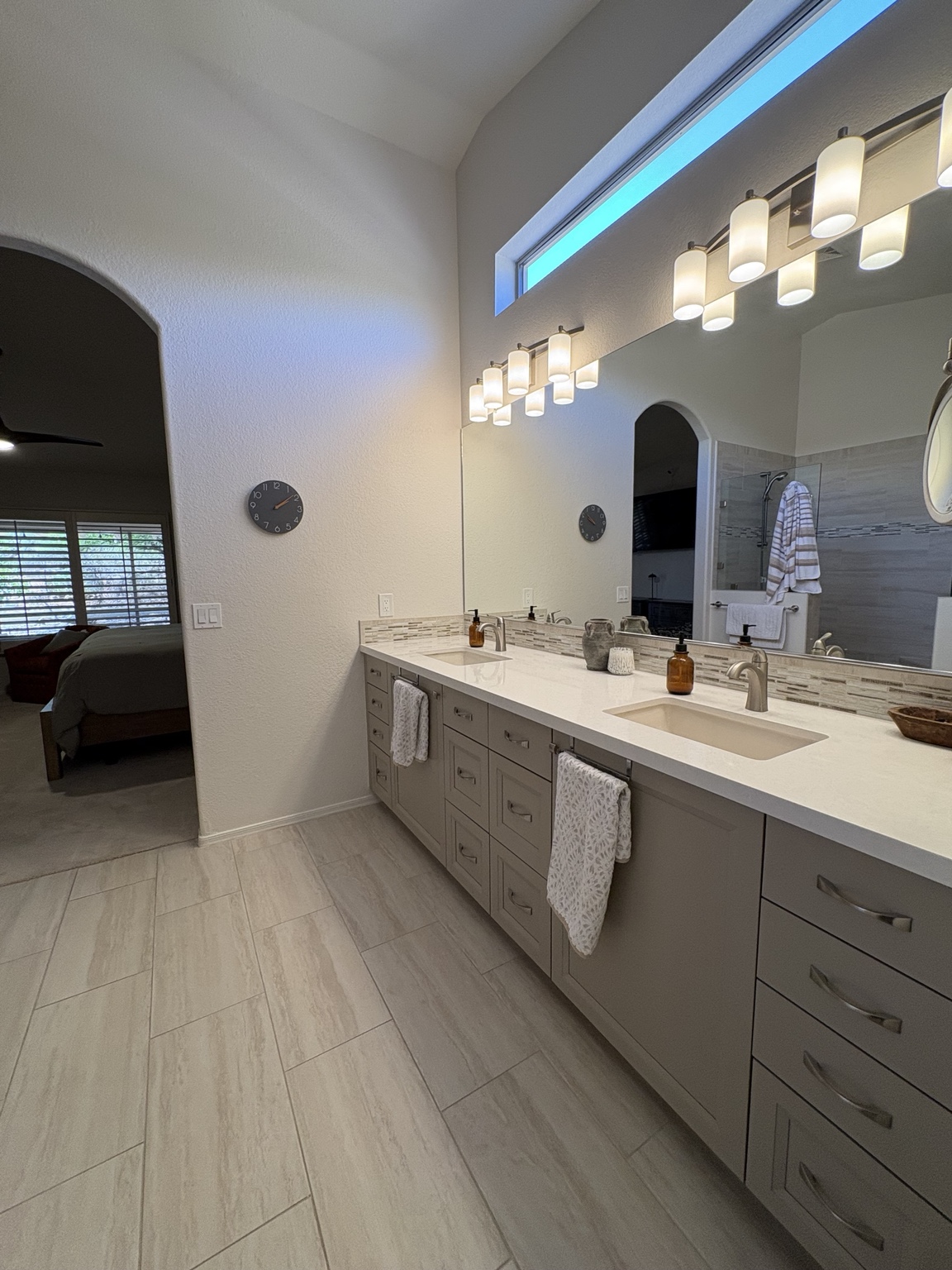 Double vanity and modern lighting